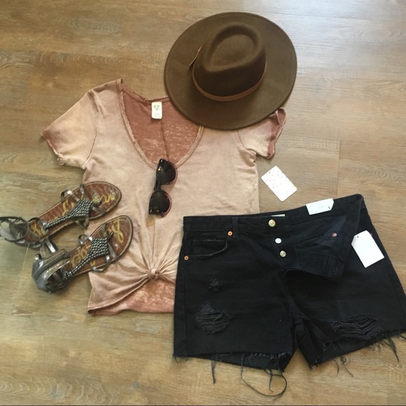 Topshop Pants - NWT Topshop Ashley high waisted distressed shorts